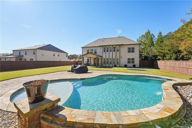 826 Omaha Place, Kennesaw, GA 30152