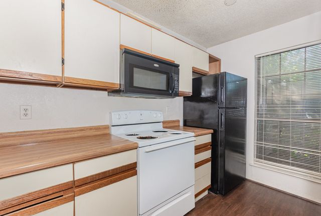 724 W Collins Street, Denton, TX 76201