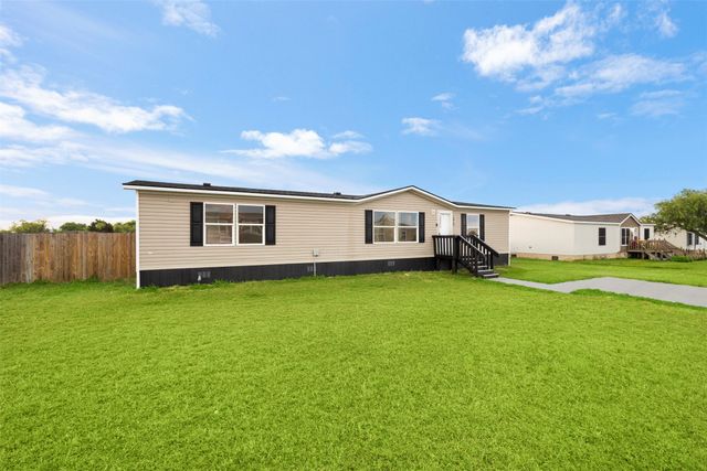 1418 Smooth Stone Drive, Cleburne, TX 76033