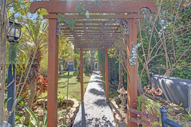 2258 SW 15th St, Miami, FL 33145