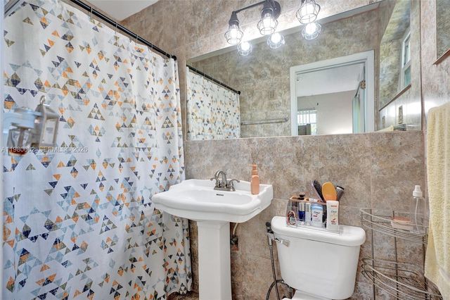 2258 SW 15th St, Miami, FL 33145