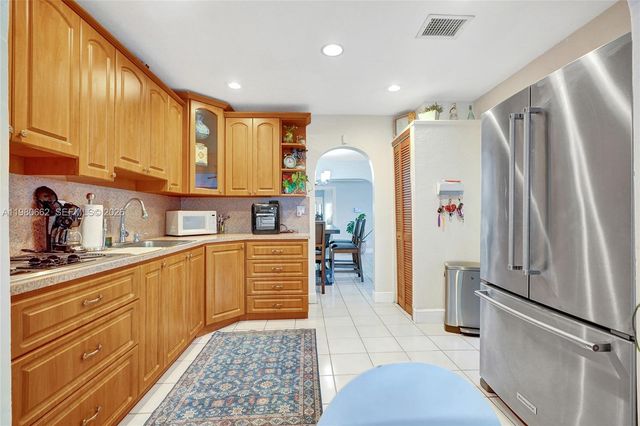 2258 SW 15th St, Miami, FL 33145