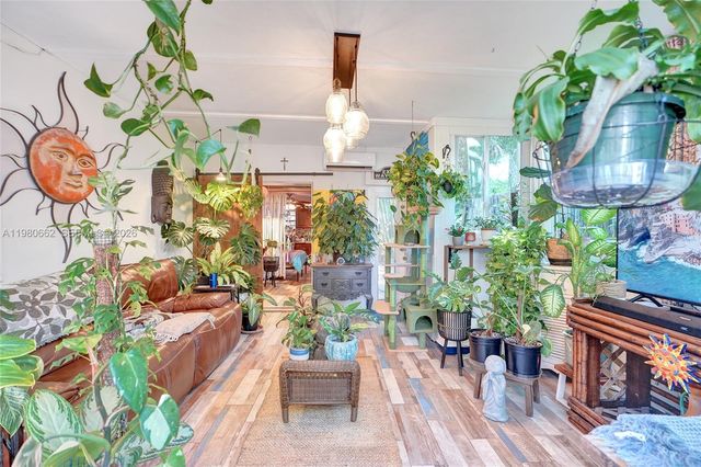 2258 SW 15th St, Miami, FL 33145