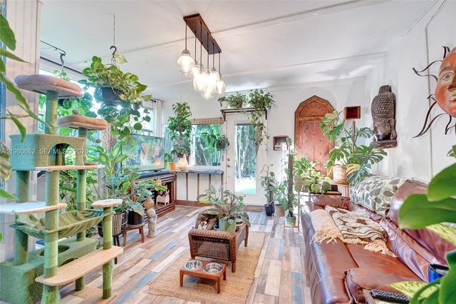 2258 SW 15th St, Miami, FL 33145