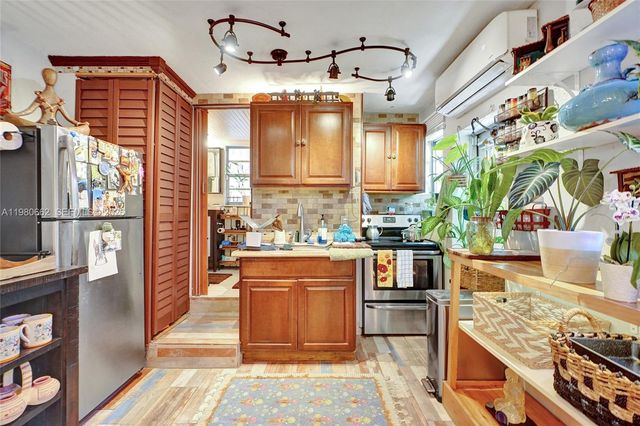 2258 SW 15th St, Miami, FL 33145