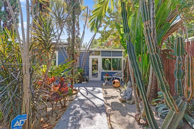 2258 SW 15th St, Miami, FL 33145