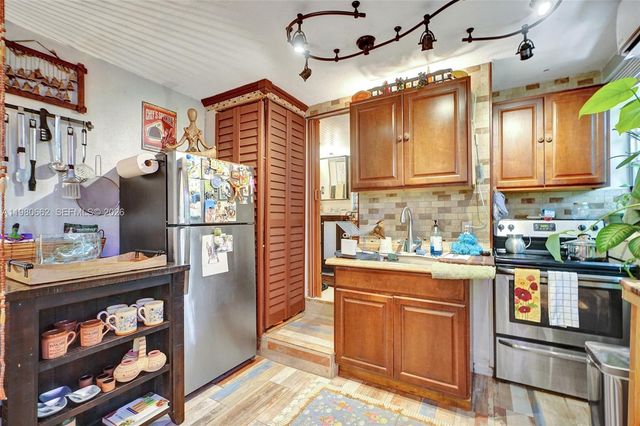 2258 SW 15th St, Miami, FL 33145