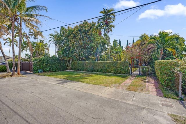 2258 SW 15th St, Miami, FL 33145