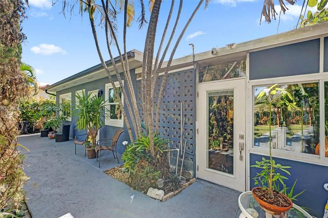 2258 SW 15th St, Miami, FL 33145