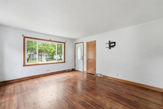 108 21st Avenue N, Saint Cloud, MN 56303