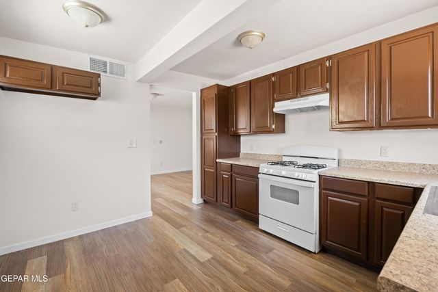 10045 KELLOGG Street, El Paso, TX 79924