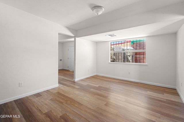10045 KELLOGG Street, El Paso, TX 79924