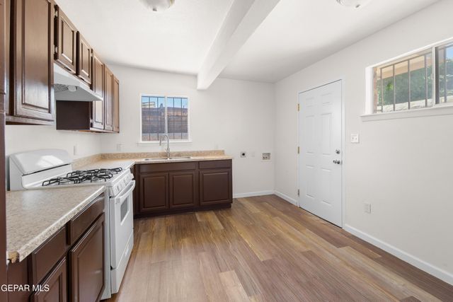 10045 KELLOGG Street, El Paso, TX 79924