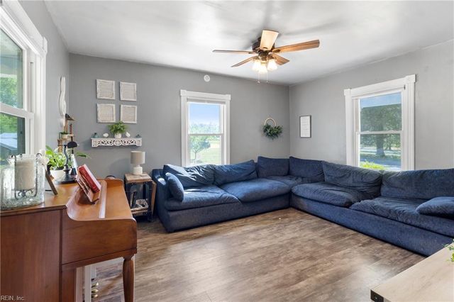 9239 Farys Mill RD, Gloucester, VA 23061