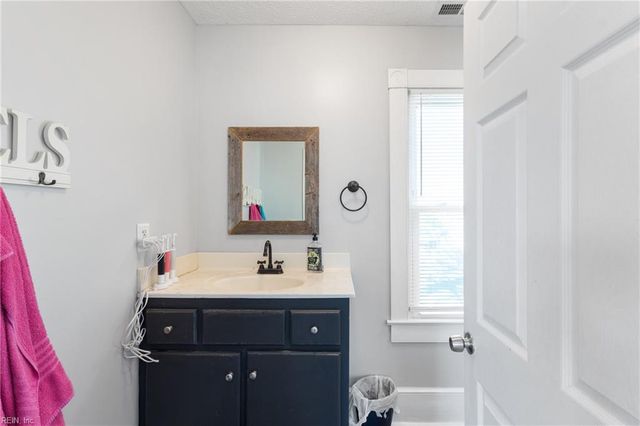 9239 Farys Mill RD, Gloucester, VA 23061