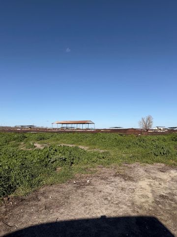 16508 S Clovis Avenue, Selma, CA 93662