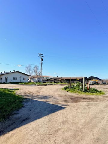 16508 S Clovis Avenue, Selma, CA 93662