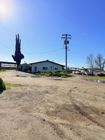 16508 S Clovis Avenue, Selma, CA 93662