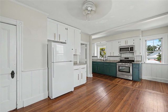 24 Russell Avenue, Newport, RI 02840