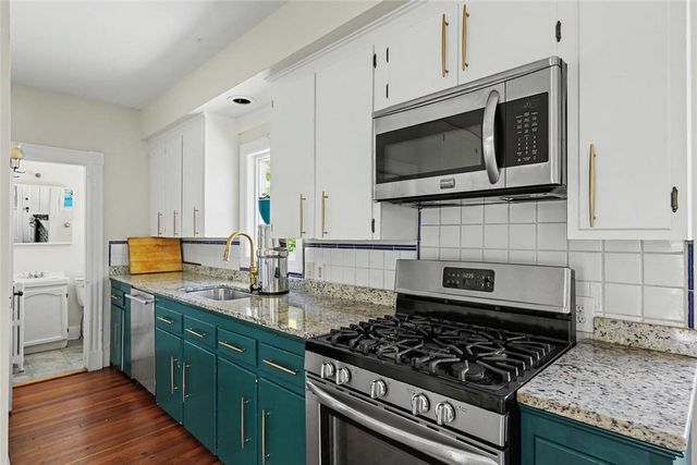 24 Russell Avenue, Newport, RI 02840