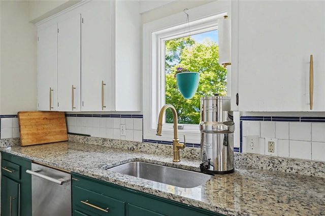 24 Russell Avenue, Newport, RI 02840
