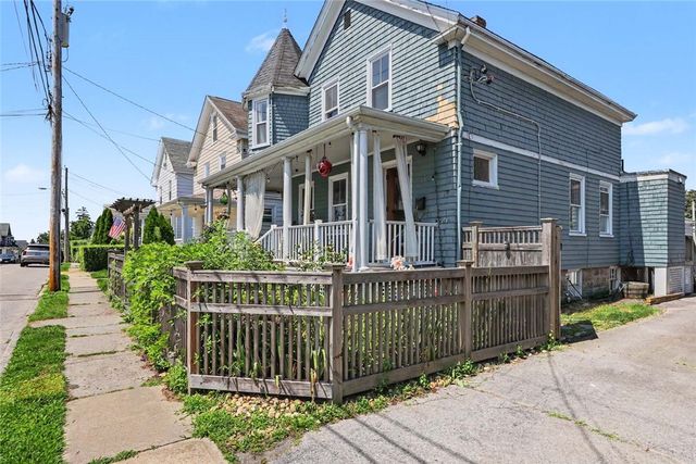 24 Russell Avenue, Newport, RI 02840