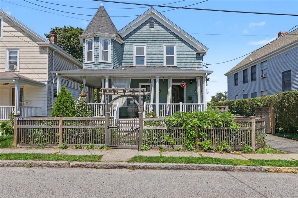 24 Russell Avenue, Newport, RI 02840