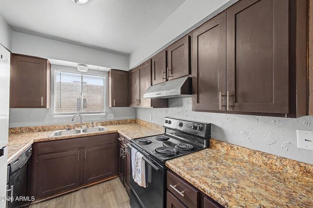 1209 N 47TH Place, Phoenix, AZ 85008