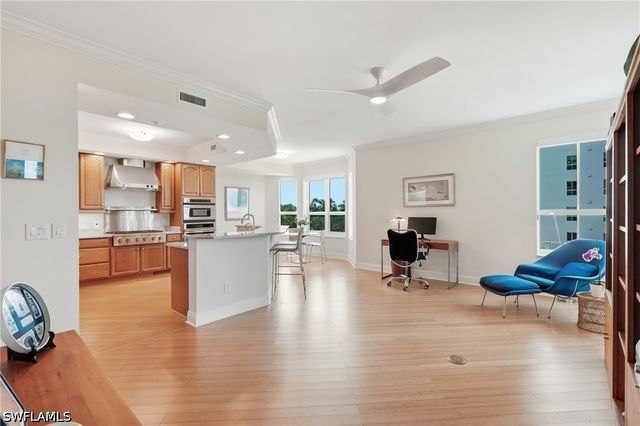 285 Grande WAY 401, Naples, FL 34110