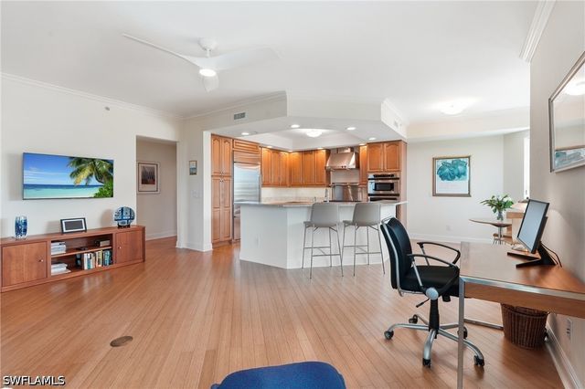 285 Grande WAY 401, Naples, FL 34110