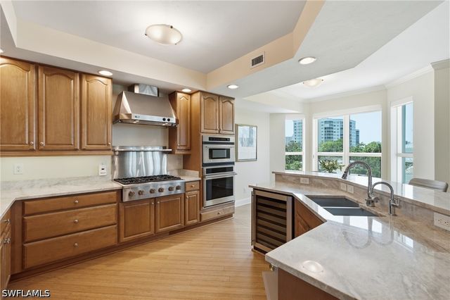 285 Grande WAY 401, Naples, FL 34110