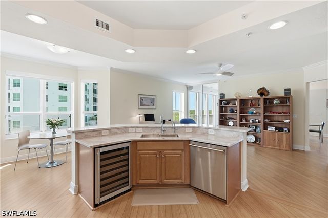 285 Grande WAY 401, Naples, FL 34110