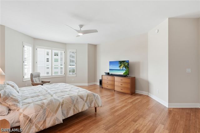 285 Grande WAY 401, Naples, FL 34110