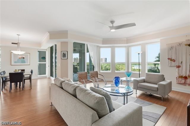 285 Grande WAY 401, Naples, FL 34110