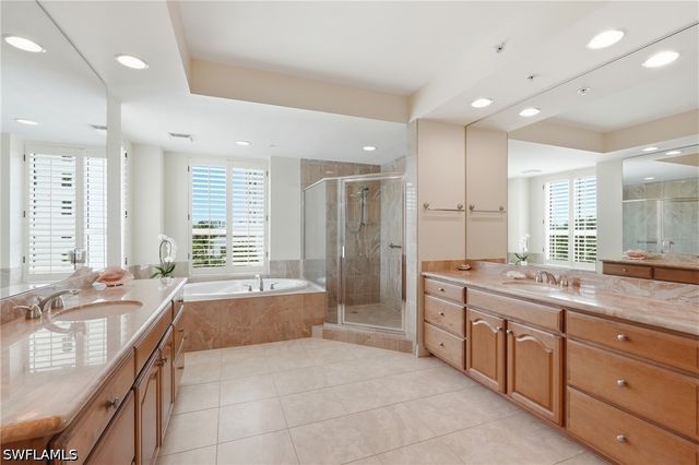 285 Grande WAY 401, Naples, FL 34110