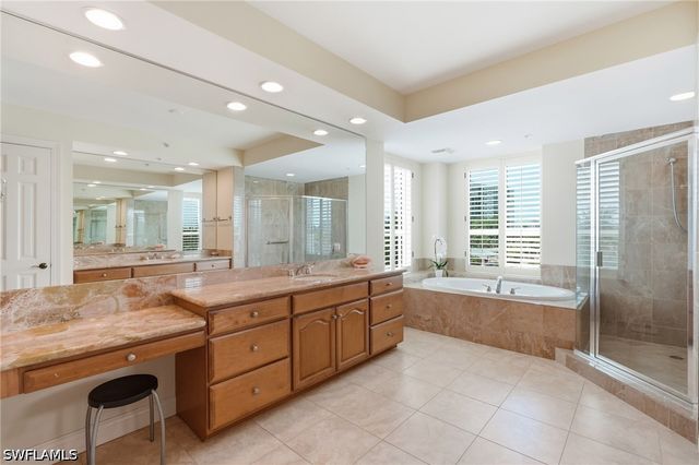 285 Grande WAY 401, Naples, FL 34110