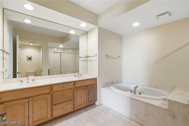 285 Grande WAY 401, Naples, FL 34110