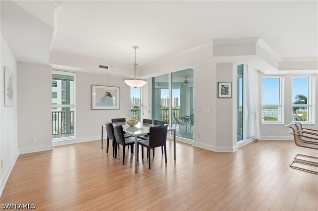 285 Grande WAY 401, Naples, FL 34110