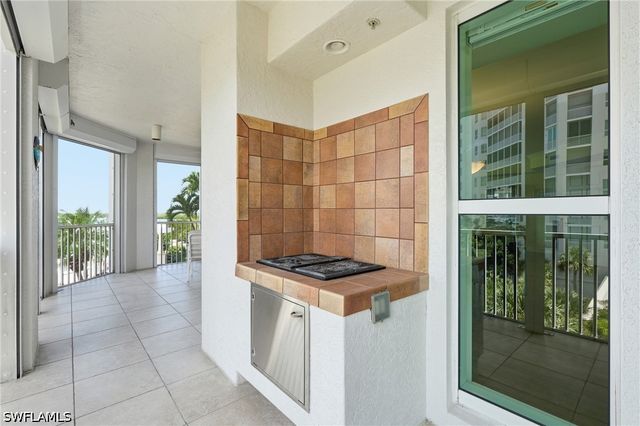 285 Grande WAY 401, Naples, FL 34110