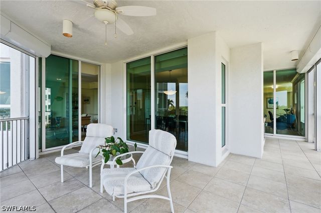 285 Grande WAY 401, Naples, FL 34110