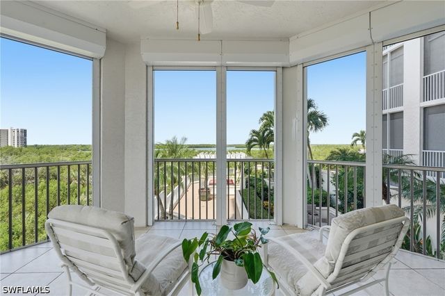 285 Grande WAY 401, Naples, FL 34110