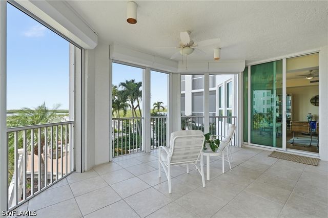285 Grande WAY 401, Naples, FL 34110