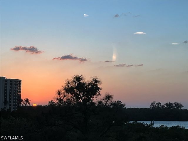 285 Grande WAY 401, Naples, FL 34110