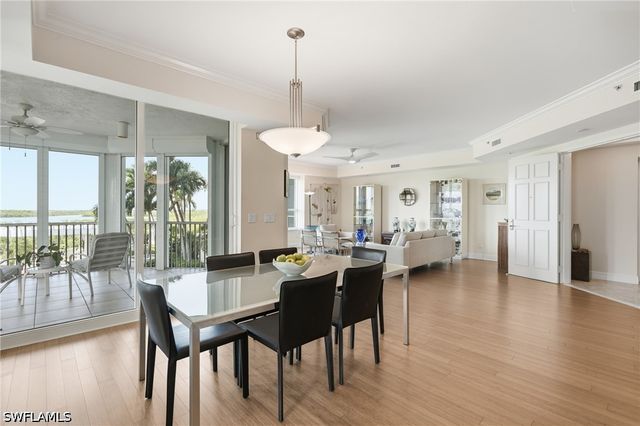 285 Grande WAY 401, Naples, FL 34110