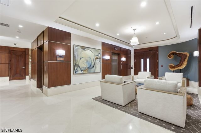 285 Grande WAY 401, Naples, FL 34110