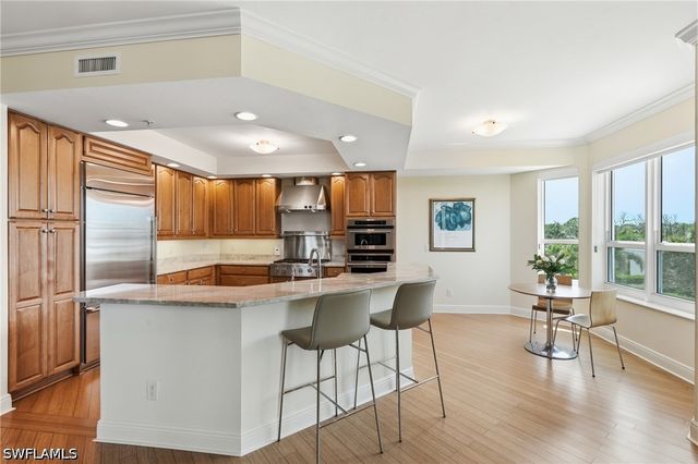 285 Grande WAY 401, Naples, FL 34110
