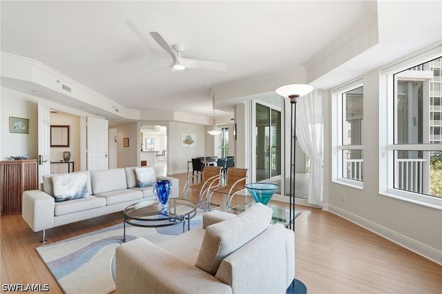 285 Grande WAY 401, Naples, FL 34110