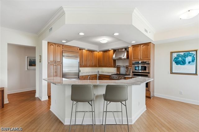 285 Grande WAY 401, Naples, FL 34110
