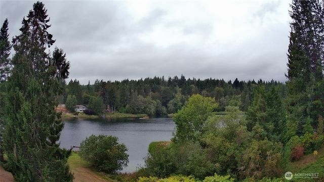 40 E Lakeshore Drive, Allyn, WA 98524