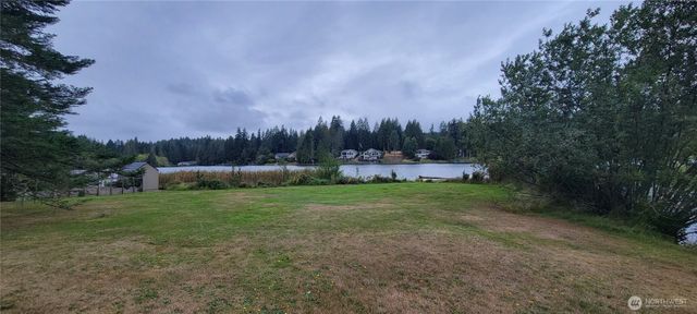 40 E Lakeshore Drive, Allyn, WA 98524